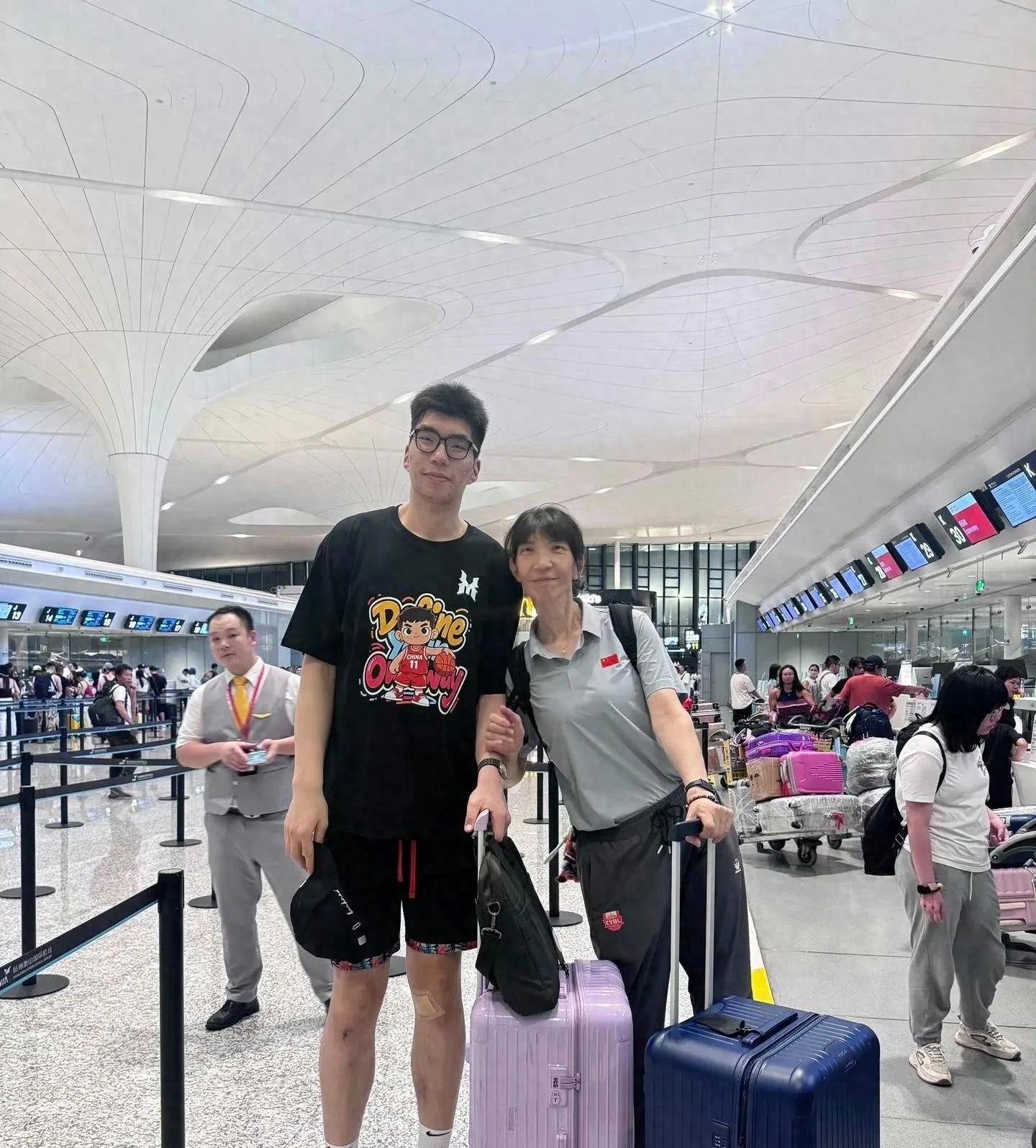 场均17.3分!余嘉豪CBA表现亮眼,加盟西甲迎全新挑战